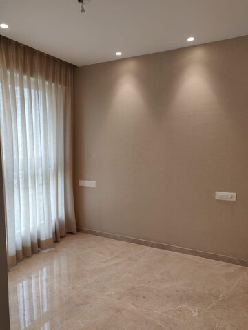 Room in 1 BHK Apartment at Hiranandani Regent Hill, Powai – for Rent