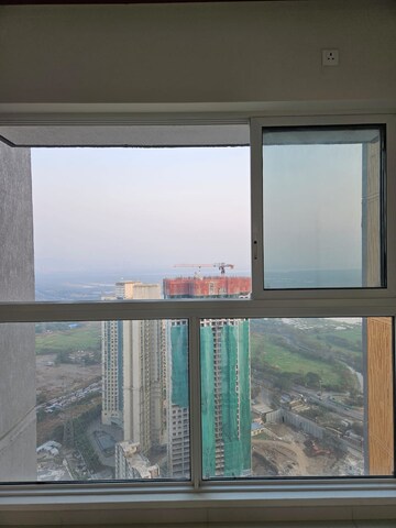 Room in 3 BHK Apartment at The Wadhwa Atmosphere, Mulund West – for Sale