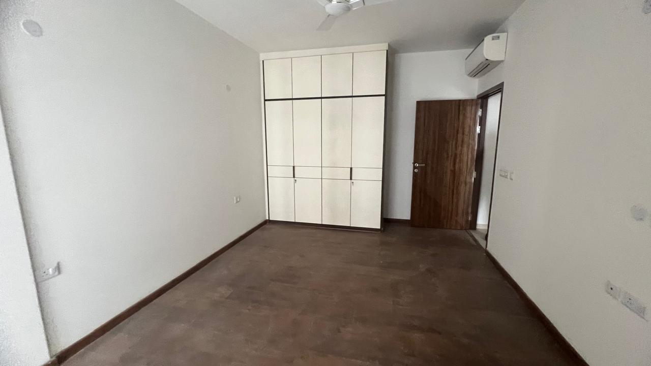 3 BHK + Servant Room Apartment For Sale in Ambience Island Lagoon