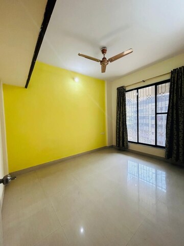 Room in 2 BHK Apartment at Agarwal Residency CHS, Nalasopara East – for Rent