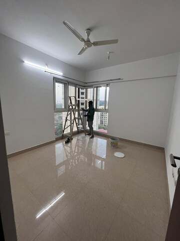 Room in 2.5 BHK Apartment at The Wadhwa Platina, Kolshet Road – for Sale