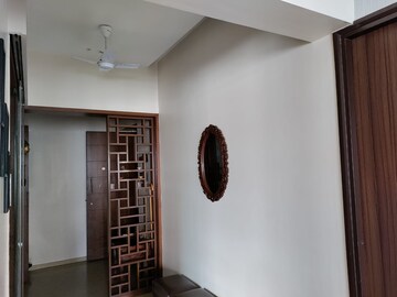 Room in 4 BHK Apartment at Runwal Greens, Mulund West – for Sale