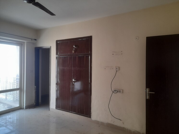 Room, puri-pratham 3 Bedroom 1400 Sq.Ft. Apartment In Sector 84 Faridabad 8049767