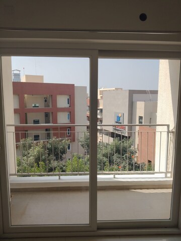 Room in 2 BHK Apartment at Casagrand Lorenza, Kogilu – for Rent