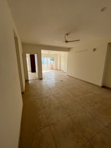 Room in 2.5 BHK Apartment at Sushma Valencia, Nagla Road – for Rent