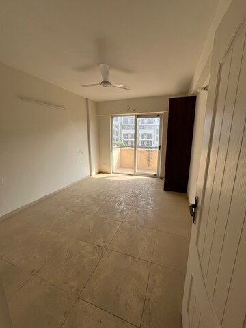 Room in 2.5 BHK Apartment at Sushma Valencia, Nagla Road – for Rent