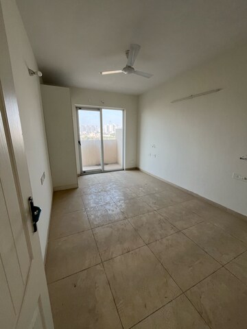 Room in 2.5 BHK Apartment at Sushma Valencia, Nagla Road – for Rent