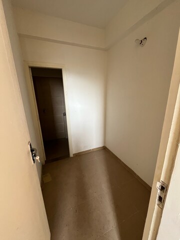 Room in 2.5 BHK Apartment at Sushma Valencia, Nagla Road – for Rent