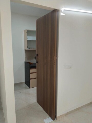 Room in 1 BHK Apartment at LnT Veridian, Powai – for Rent