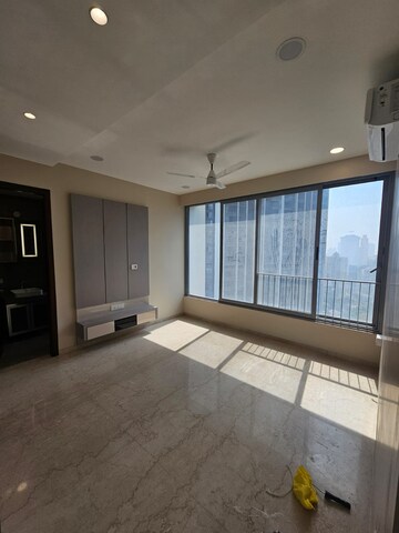 Room in 3 BHK Apartment at Oberoi Enigma, Mulund West – for Sale