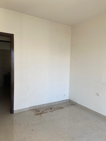 Room in 2 BHK Apartment at Sheth Montana, Mulund West – for Sale