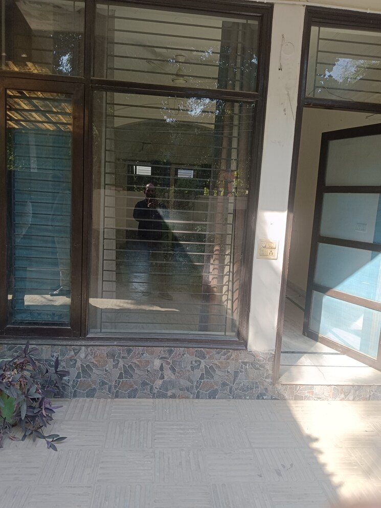 Room, urban-estate-residents-welfare-association-sector 3 Bedroom 2400 Sq.Ft. Builder Floor In Sector 4 Gurgaon 8049814