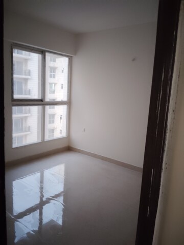 Room in 2 BHK Apartment at Signature Global Proxima, Sector 89 – for Rent