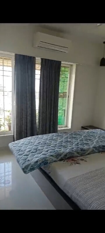 Bedroom in 2 BHK Apartment at Malad West – for Rent