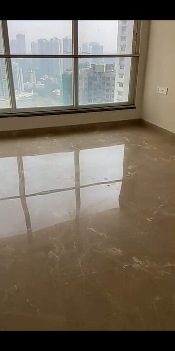 Room in 4 BHK Apartment at Sheth Montana, Mulund West – for Sale