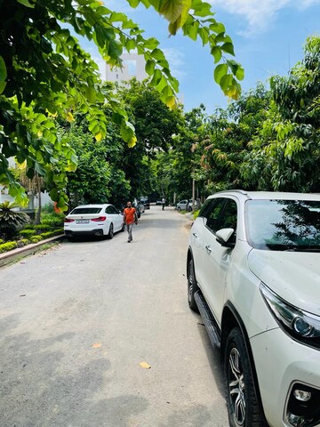 Parking in 4 BHK Builder Floor at Ansal Sushant Lok I, Sector 43 – for Sale