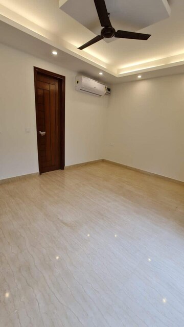 Room in 3 BHK Builder Floor at Ansal Sushant Lok I, Sector 43 – for Rent