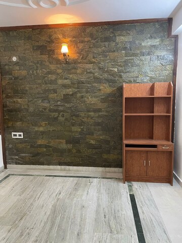 Furnished Amenities in 3 BHK Builder Floor at Vikas Puri – for Rent