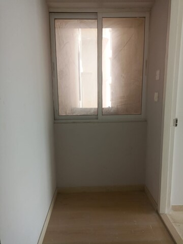 Room in 4 BHK Apartment at Kanakia Silicon Valley, Powai – for Rent