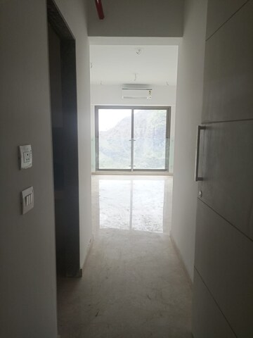 Room in 4 BHK Apartment at Kanakia Silicon Valley, Powai – for Rent
