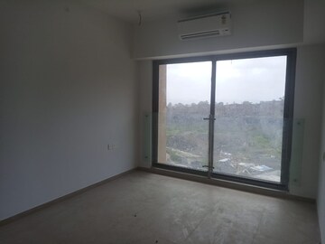 Room in 4 BHK Apartment at Kanakia Silicon Valley, Powai – for Rent