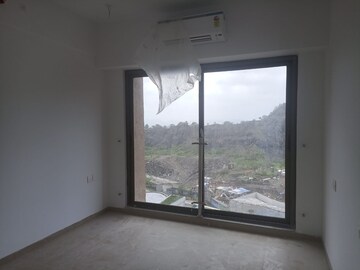 Room in 4 BHK Apartment at Kanakia Silicon Valley, Powai – for Rent