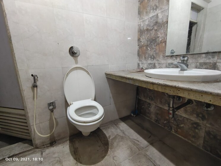 Bathroom, nahar-amrit-shakti 2 Bedroom 925 Sq.Ft. Apartment In Chandivali Mumbai 8050040