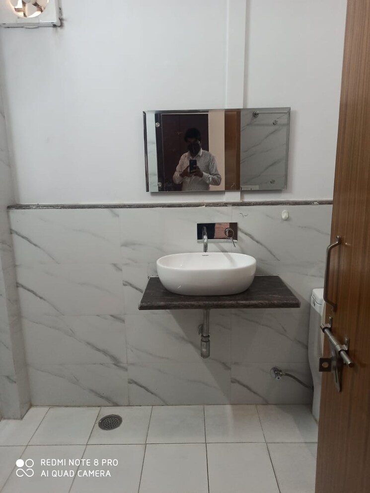Bathroom, dlf-city-gurgaon 2 Bedroom 200 Sq.Ft. Builder Floor In Sector 27 Gurgaon 8050054