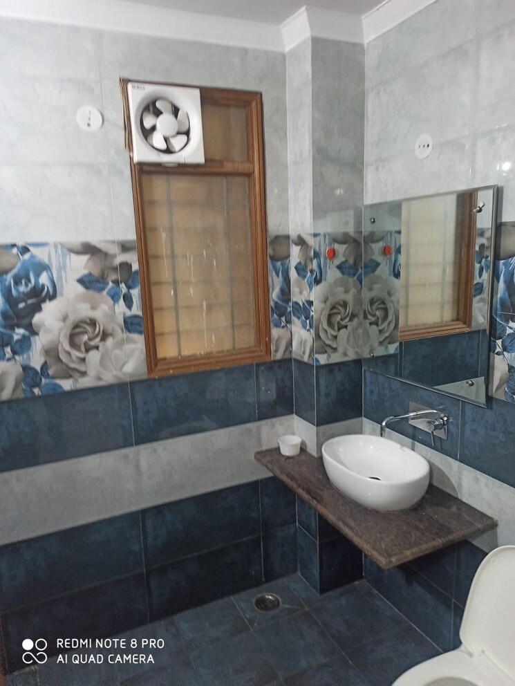 Living Room, dlf-city-gurgaon 2 Bedroom 200 Sq.Ft. Builder Floor In Sector 27 Gurgaon 8050054