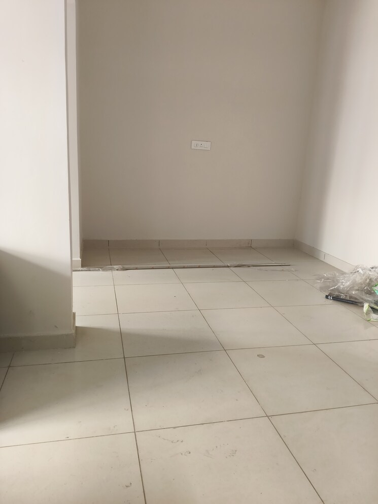 Room, kharar kurali highway 2 Bedroom 115 Sq.Yd. Apartment In KharaR Kurali Highway Mohali 8050063