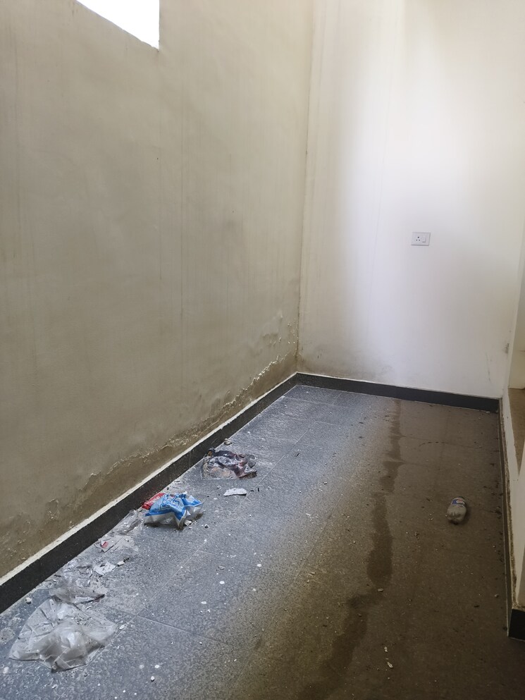 Room, kharar kurali highway 2 Bedroom 115 Sq.Yd. Apartment In KharaR Kurali Highway Mohali 8050063