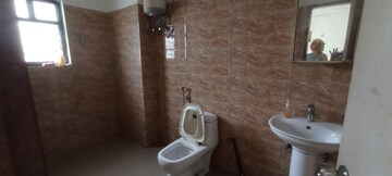 Bathroom in 3 BHK Apartment at Zoo Tiniali – for Rent