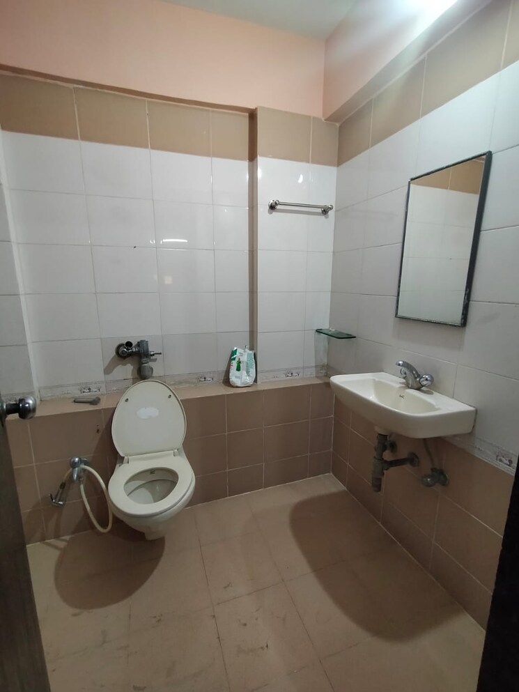 Bathroom, suncity-complex 3 Bedroom 1270 Sq.Ft. Apartment In Powai Mumbai 8050128