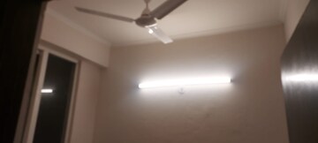 Room in 2 BHK Apartment at Amrapali Golf Homes, Sector 4, Greater Noida – for Rent