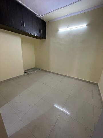 Room in 3 BHK Apartment at Dilshad Garden – for Rent