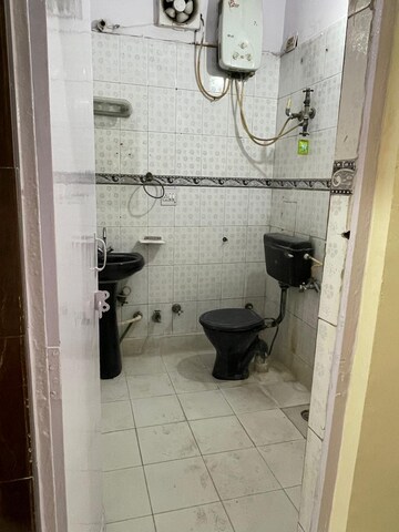 Bathroom in 3 BHK Apartment at Dilshad Garden – for Rent