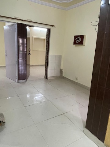 Room in 3 BHK Apartment at Dilshad Garden – for Rent