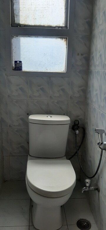 Bathroom in 1 BHK Apartment at Ansal Sushant Estate, Sector 52 – for Rent