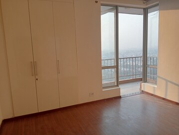 Room in 2 BHK Apartment at Pioneer Park Phase 1, Sector 61 – for Rent