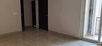 Room in 2.5 BHK Apartment at Amrapali Golf Homes, Sector 4, Greater Noida – for Sale