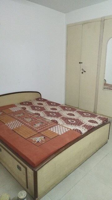 Bedroom in 3 BHK Builder Floor at Sector 28 – for Rent