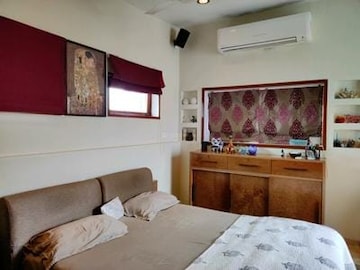 Bedroom in 4 BHK Apartment at Bandra West – for Sale