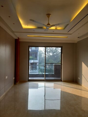 Room in 4 BHK Builder Floor at Ansal Sushant Lok I, Sector 43 – for Rent