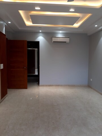 Room in 4 BHK Builder Floor at Ansal Sushant Lok I, Sector 43 – for Rent