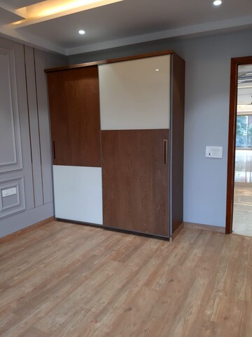 Room in 4 BHK Builder Floor at Ansal Sushant Lok I, Sector 43 – for Rent
