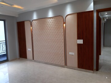 Room in 4 BHK Builder Floor at Ansal Sushant Lok I, Sector 43 – for Rent