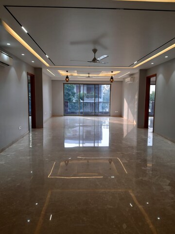 Building Lobby in 4 BHK Builder Floor at Ansal Sushant Lok I, Sector 43 – for Rent