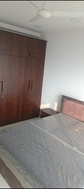 Room in 2 BHK Apartment at Lodha Fiorenza, Goregaon East – for Rent