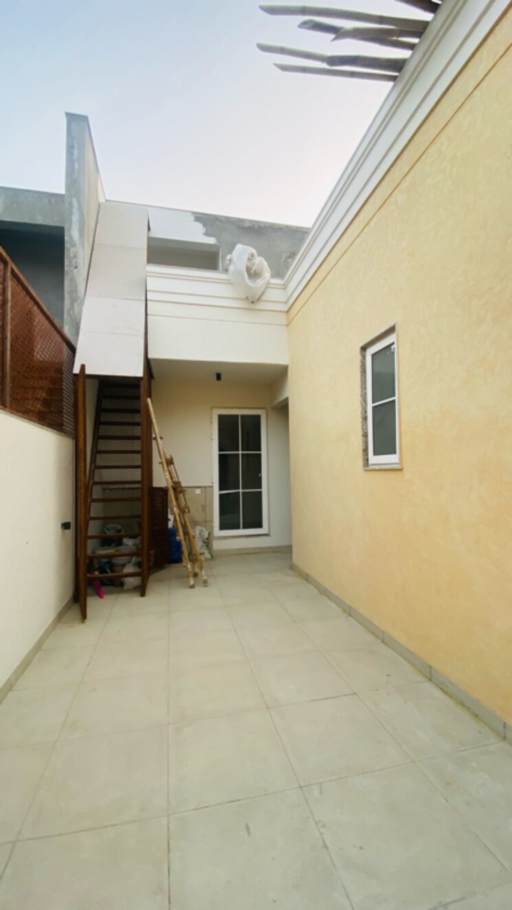 Terrace, mandi 4 Bedroom 2450 Sq.Ft. Villa In Mandi Delhi 8050430