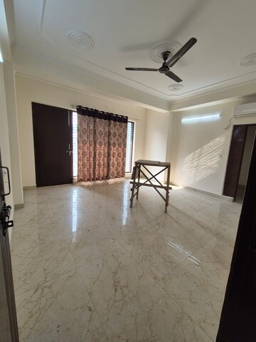 Room in 4 BHK Apartment at Sector 56 – for Rent
